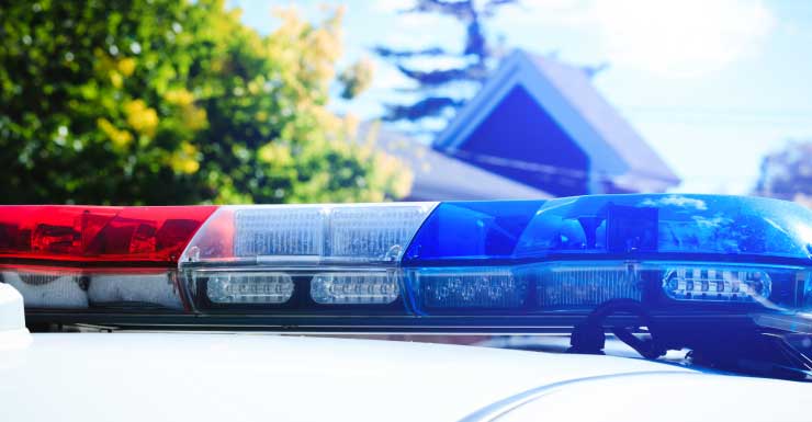 Mulher é presa em conexão com esfaqueamento fatal em Grand Park