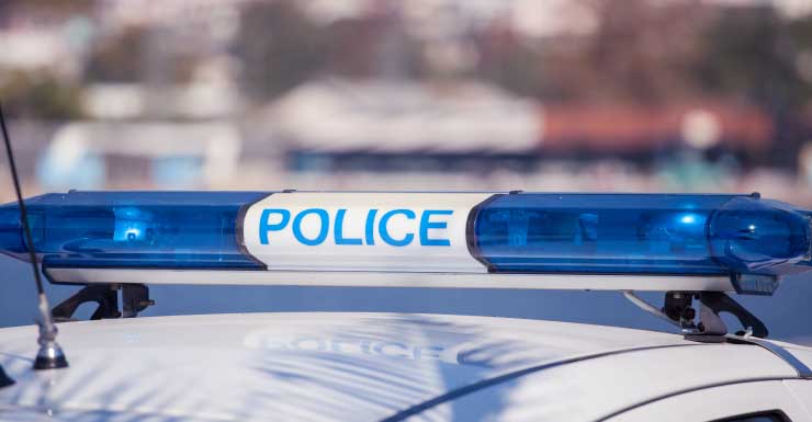Mulher morre e homem é hospitalizado após esfaqueamento em condomínio de Oakland Park