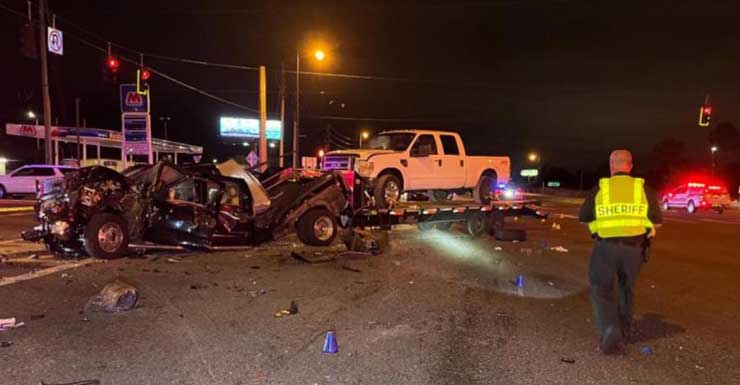 Paramédico e paciente em estado crítico após acidente com ambulância em Polk County