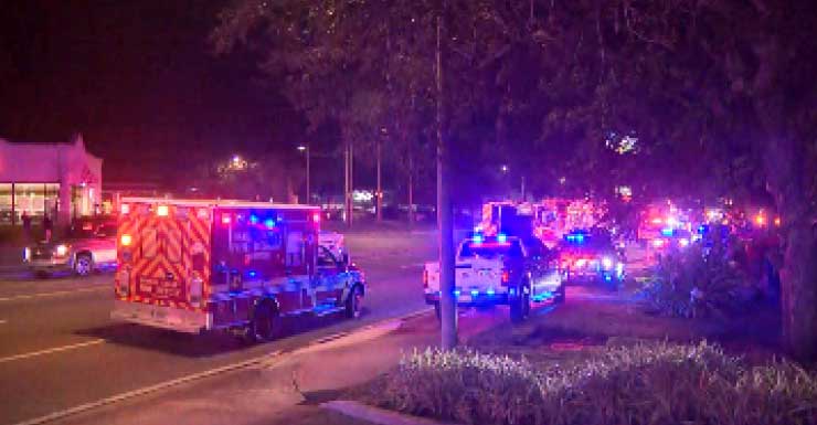 1 morto e 1 em estado crítico após esfaqueamento no Condado de Orange; suspeito está foragido, dizem delegados