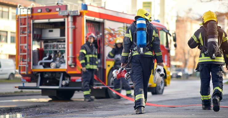 1 pessoa morre em incêndio durante a noite em residência de Pace; investigação em andamento