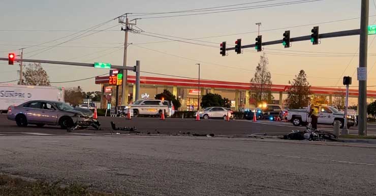 Adolescente de 16 anos morre e 2 ficam feridos após acidente de motocicleta no Condado de Manatee