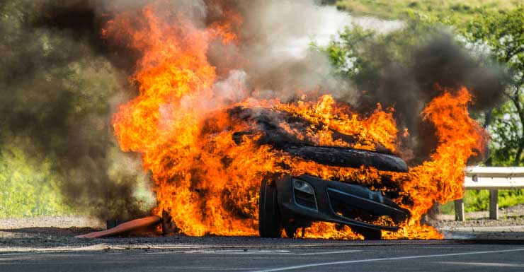 Alerta de trânsito Parte da I75 no Condado de Hillsborough é fechada após veículo pegar fogo