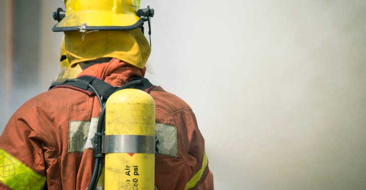 Bombeiros do Condado de Collier combatem incêndio elétrico no condomínio Quail West
