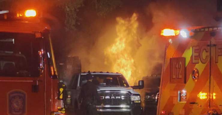 Dois incêndios atingem empresas durante a madrugada na Mobile Highway, no Condado de Escambia