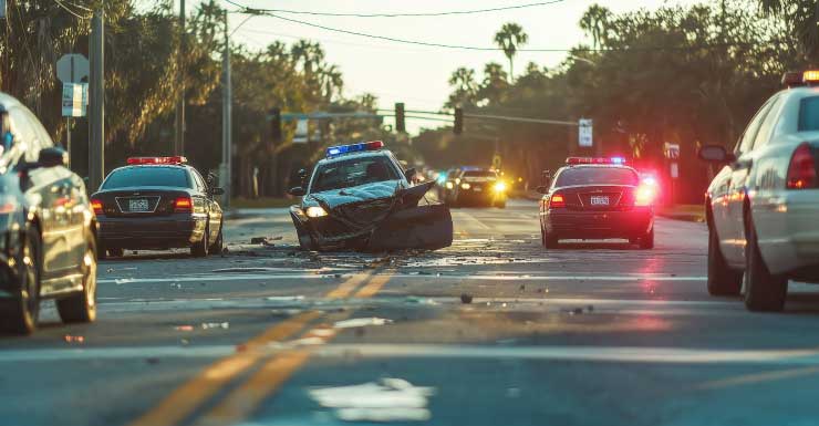 Homem de Tampa é preso após atingir viatura policial e fugir do local, diz HCSO