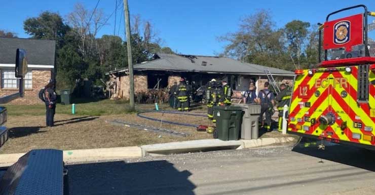 Homem morre em incêndio em casa duplex em Warrington; investigação está em andamento