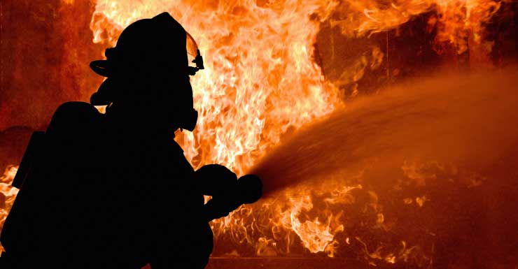 Incêndio em casa móvel no Condado de Orange leva uma pessoa ao hospital