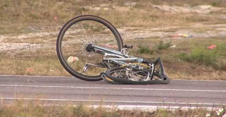 Motorista de Dodge Challenger foge após atropelar e matar ciclista no Southside de Jacksonville, diz a FHP.