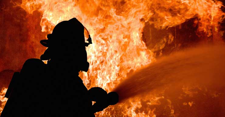 3 pessoas tratadas, 13 desalojadas após incêndio em apartamentos Sapphire Winter Park