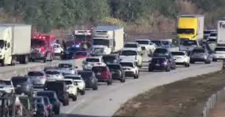Acidente com feridos na pista sul da Turnpike em West Palm Beach causa grandes congestionamentos