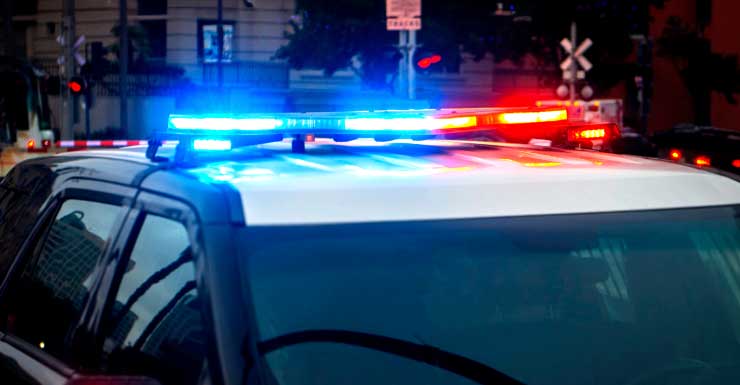 Acidente com fuga e feridos bloqueia acesso à I-95 Sul em West Palm Beach