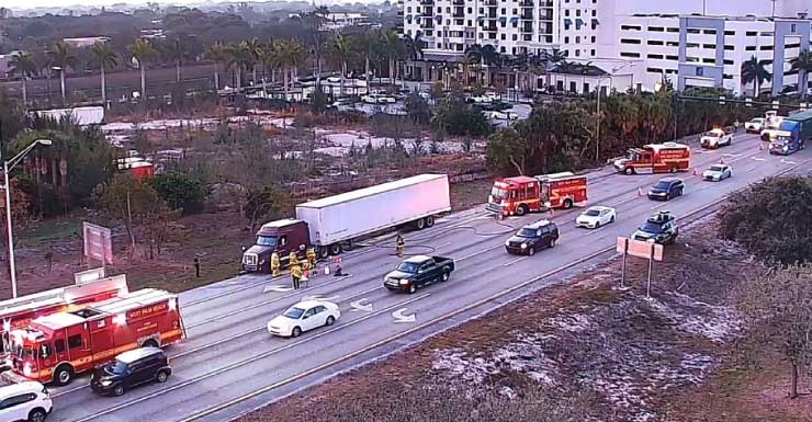 Acidente na I-95 Norte em West Palm Beach bloqueia tráfego de saída