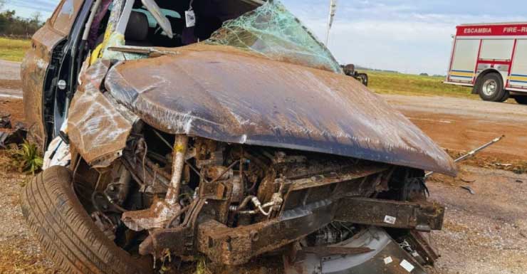 Adolescente de Molino fica gravemente ferida após bater em vala na Century Blvd