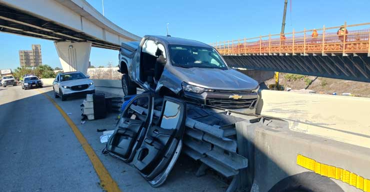 Caminhonete colide com guardrail na I-275 após motorista sofrer emergência médica, diz Florida Highway Patrol