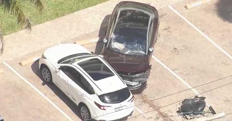 Carro atravessa segundo andar de garagem e cai no chão em Fort Lauderdale, dizem testemunhas