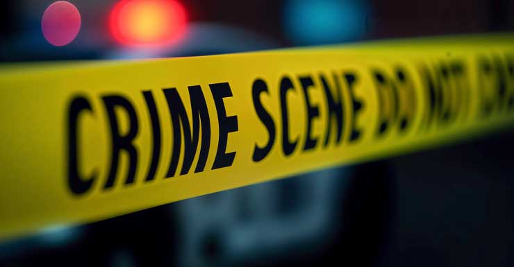 Homem é levado ao hospital após ser baleado dentro de carro e colidir com poste na região de Lackawanna