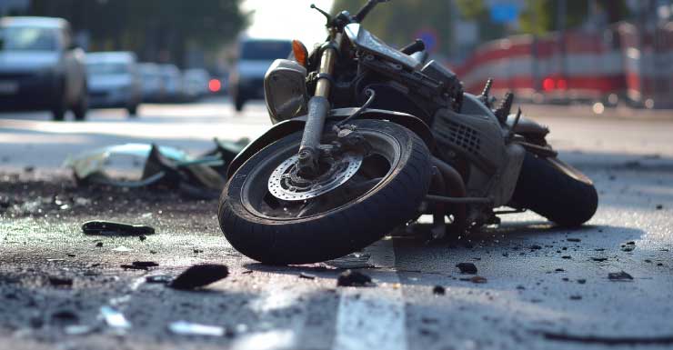 Homem morre após motocicleta atingir meio-fio do canteiro central e árvore no lado oeste de Jacksonville