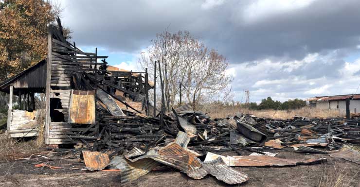 Incêndio destrói histórico “Old Tucker Home”, apagando parte da história do Condado de Polk