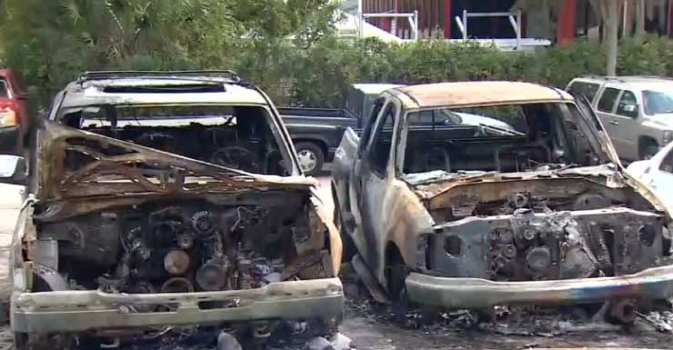 Investigação em andamento após incêndio em oficina de Miami Gardens destruir vários carros