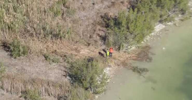Motorista morre, 2 passageiros ficam gravemente feridos após carro cair em canal no sudoeste de Miami-Dade