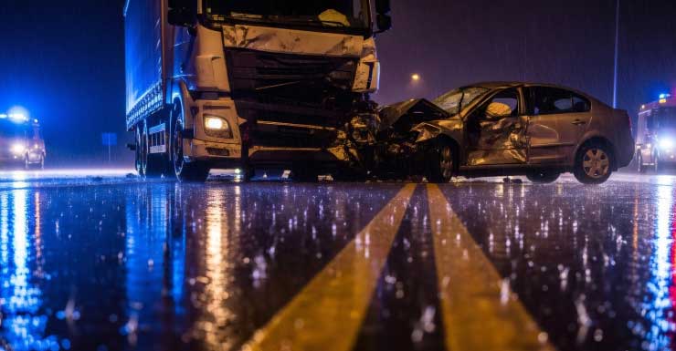 Motorista morre após colisão frontal com carreta na Eastport Road, em Jacksonville