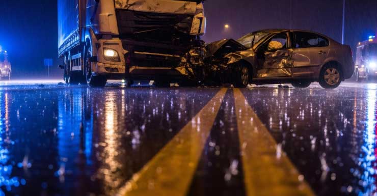 Mulher morre em colisão com caminhão na SR-100, no Condado de Flagler