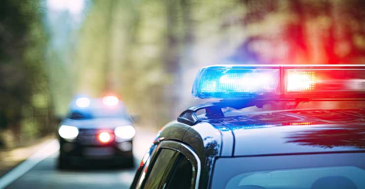 Mulher presa após morder namorada de homem por dinheiro que queria de volta