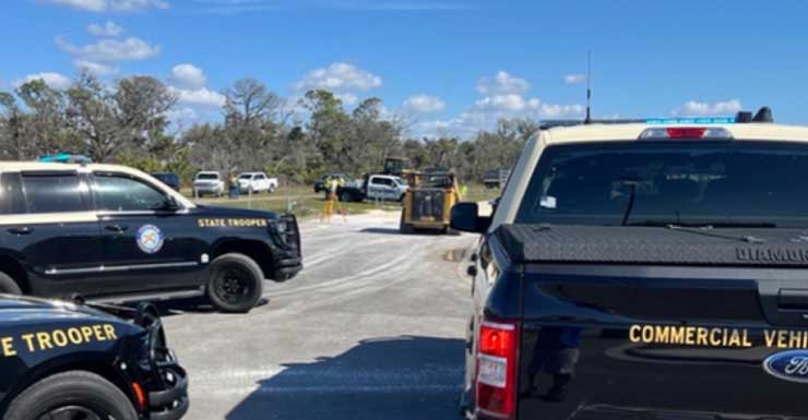 Pedestre morre após ser atropelado por caminhão basculante em Parrish