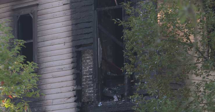 Pessoa é encontrada morta após incêndio em residência no Springfield, diz JSO