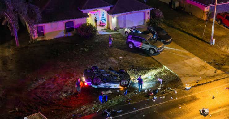 Veículo de policial do Condado de Lee capota em acidente com capotamento em Lehigh Acres