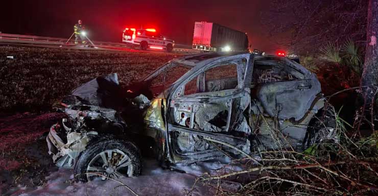 1 é arremessado em acidente com incêndio na I-95 e levado a centro de trauma, dizem bombeiros