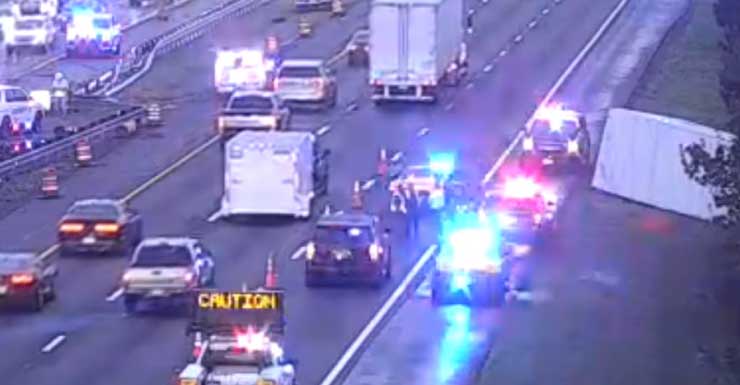 ALERTA DE TRÂNSITO: Acidente com caminhão semi-reboque fecha faixa na I-95 na divisa entre os condados de Nassau e Duval