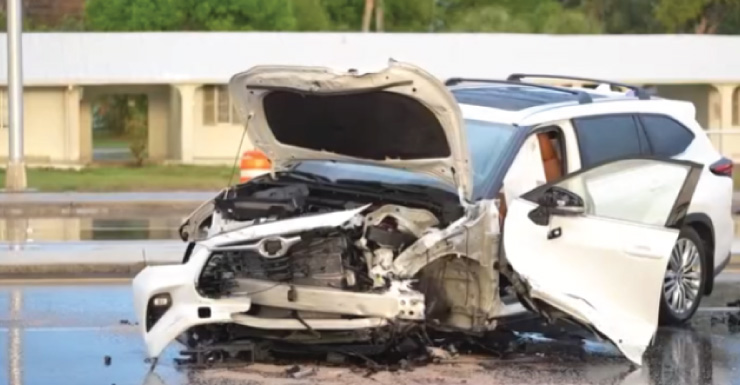 Acidente envolvendo vários veículos fecha parte da US-41 em North Fort Myers