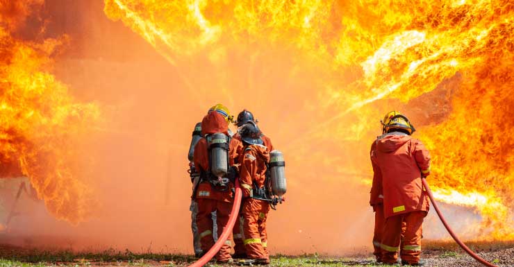 Casa é destruída por incêndio após dois carros pegarem fogo em garagem em Miami Gardens; ninguém ficou ferido