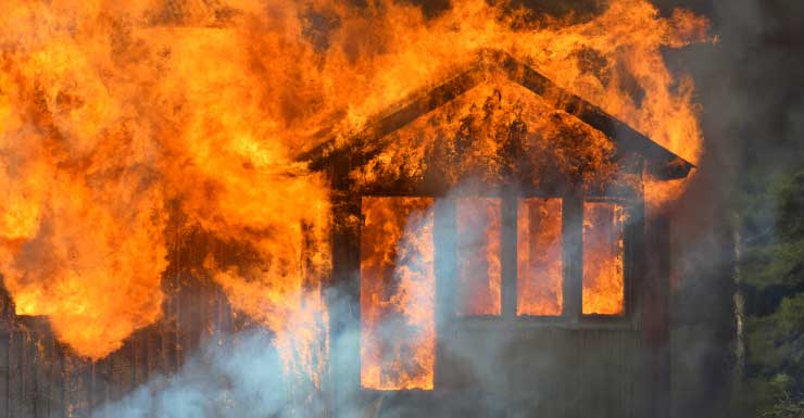 Equipes respondem a incêndio em residência em Hunters Creek