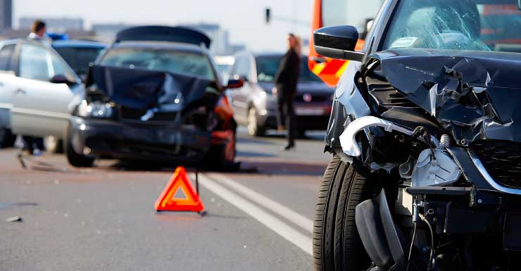 Feridos relatados em acidente na Pine Island Road com Orchid Cove Blvd.
