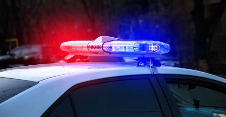 Homem da Flórida acusado de tentar dirigir ambulância enquanto paramédicos atendiam paciente