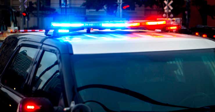 Homem de Jacksonville é levado ao hospital após ser baleado dentro de casa