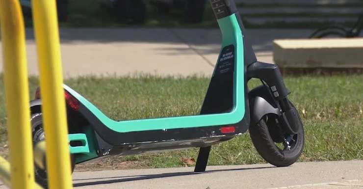 Homem de Loxahatchee morre dias após acidente de patinete na Southern Blvd.