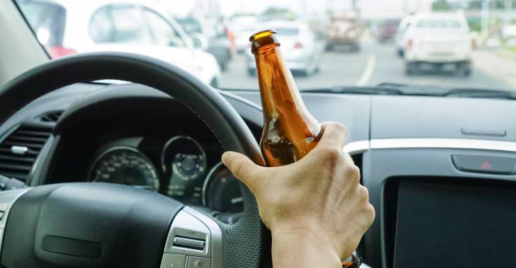 Homem foge de abordagem policial e colide com prédio PCSO