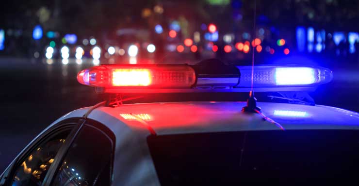 Homem que empurrava mulher em cadeira de rodas é atropelado e morre em Tampa