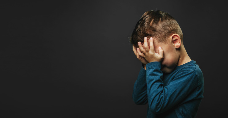 Mãe acusada de conter menino de 10 anos para que seus filhos pudessem agredi-lo, dizem deputados de Osceola