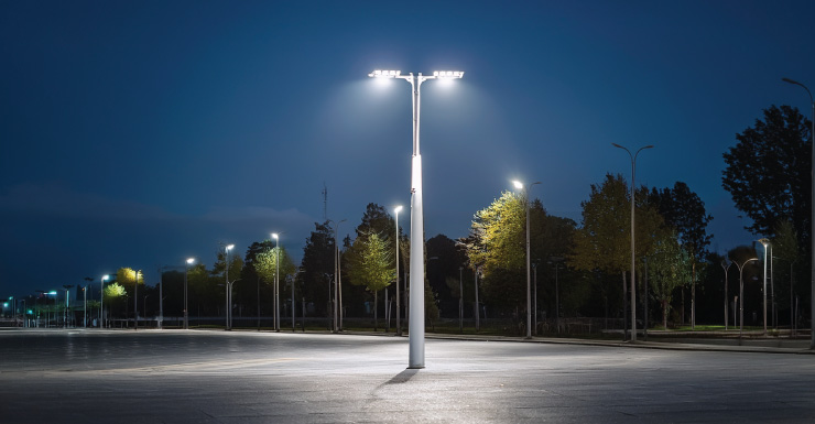 Motorista foge após bater em poste, deixando bairro de Cape Coral sem energia