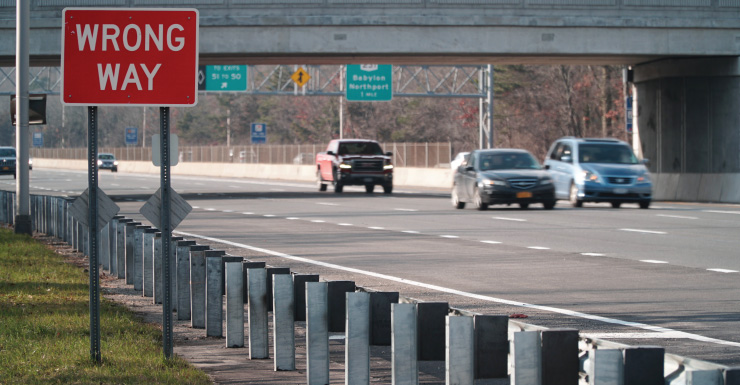 Mulher de 27 anos morre em acidente de carro na contramão em Volusia County, diz FHP