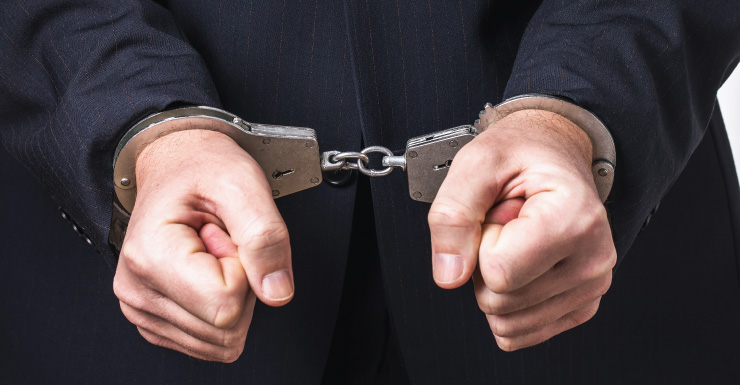 Mulher de Bartow é presa após chutar deputado do Condado de Polk ao recusar receber multa