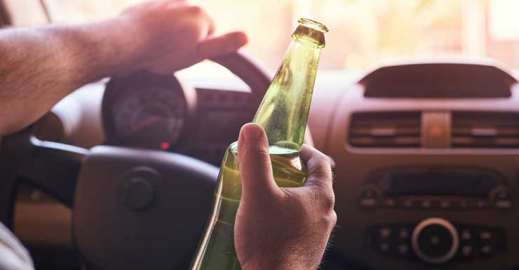 Mulher é acusada de DUI em Pinellas após bater em bonde