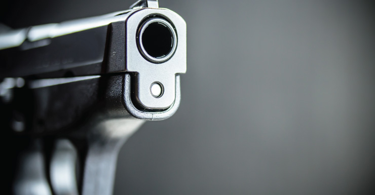 Mulher é acusada de homicídio de segundo grau após tiroteio em Orange Park