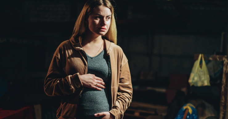 Mulher é presa em hotel por supostamente chutar amiga grávida no abdômen