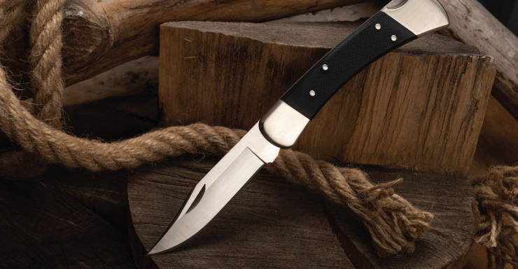 Mulher esfaqueia homem várias vezes nas costas no sudoeste de Miami-Dade